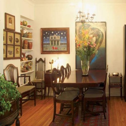 Ceramika Marioli idealnie pasuje do obrazów Rafała. Ciekawe, kto kogo podgląda?