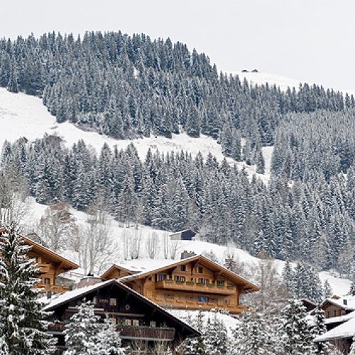 Drewniany dom w górach