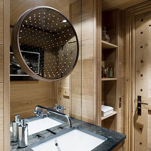 Drewniany dom w górach