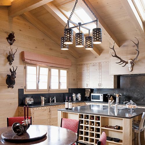 Drewniany dom w górach