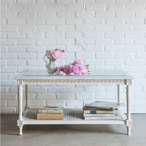 Choć we współczesnych aranżacjach używa się najczęściej zupełnie nowych mebli - są one produkowane właśnie