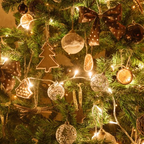 Dekoracje z pierniczków i suszonych owoców nie tylko pięknie wyglądają, ale również pachną.