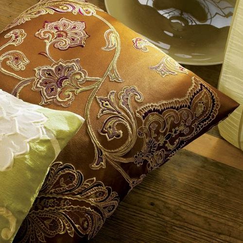 Christian Fischbacher - haftowane poduszki Scarlet.