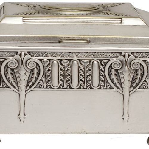 Cukiernica skrzynkowa, sygnowana Bracia Henneberg, XX w.