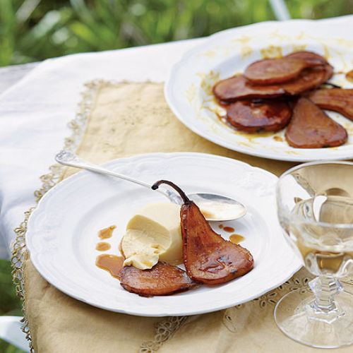 Custard z karmelizowanymi gruszkami. Wiosenne przepisy