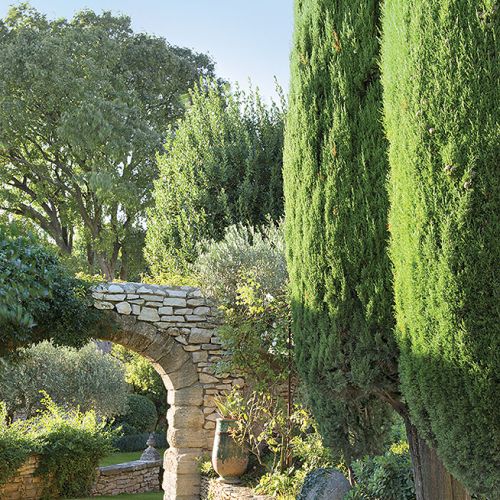 Cyprysowy ogród. Prowansalskie siedlisko z dizajnem