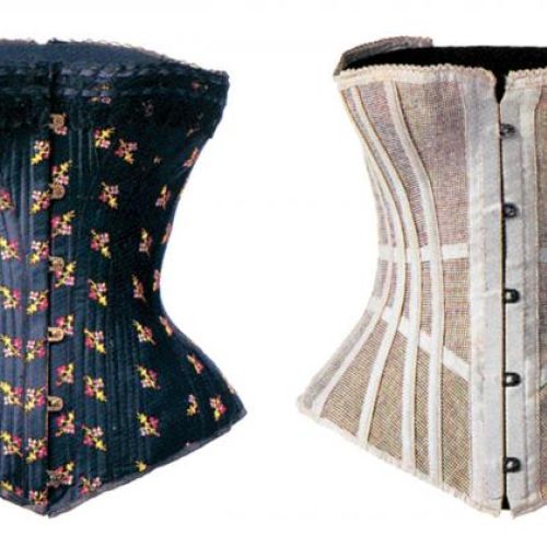 Czarny, jedwabny gorset z haftowanymi kwiatuszkami, na metalowych fiszbinach, 1890 r., Anglia. Biały, bawełniany