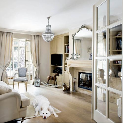 - Część naszej rodziny pochodzi z Francji i lubimy lekkie, jasne, przytulne wnętrza - mówi gospodarz.