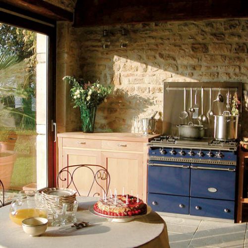 Cztery palnik gazowe, płyta żeliwna, dwa piekarniki. PACHNIDŁO WNĘTRZA