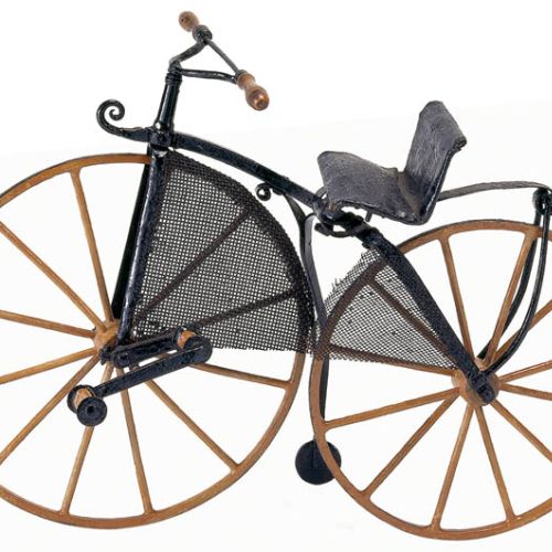 Damka Boneshaker z drewnianymi kołami, z 1870 r. Fot. Forum