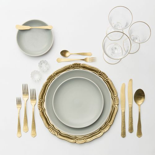 Talerz taca Florentine Charger, malowany ręcznie, z drewna, 95 dolarów casadeperrin.com