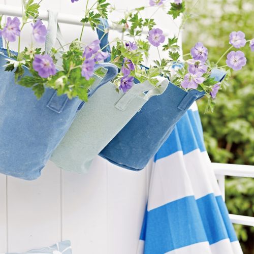 kwietnik na balkonie