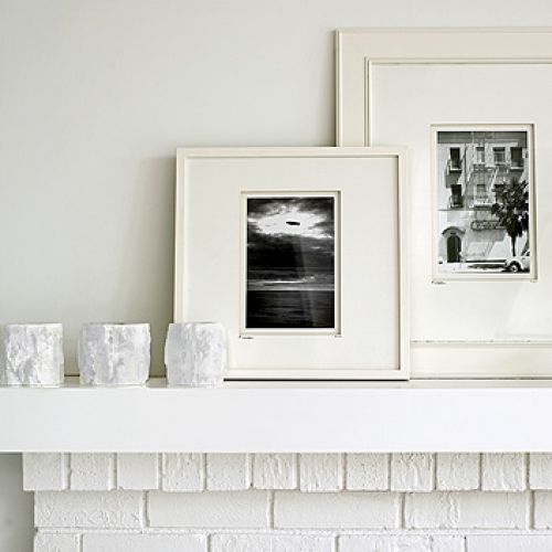 Dekoracje na kominku. Dom nad jeziorem Hamilton