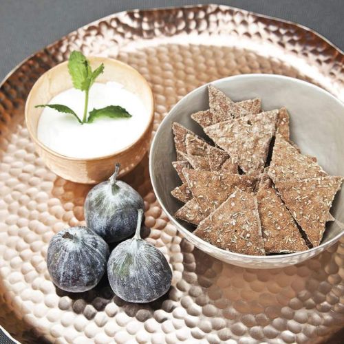 dekoracja stołu w ogrodzie