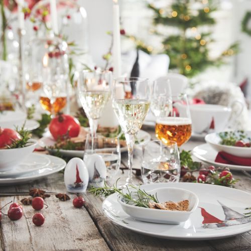 Jak udekorować stół wigilijny? Ponad 30 świątecznych aranżacji