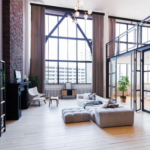 Dekoracje okienne, które ocieplą wnętrza jesienią