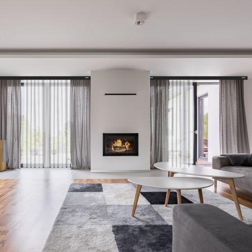 Dekoracje okienne, które ocieplą wnętrza jesienią