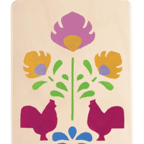 Deska do krojenia ozdobiona ludowym wzorem.