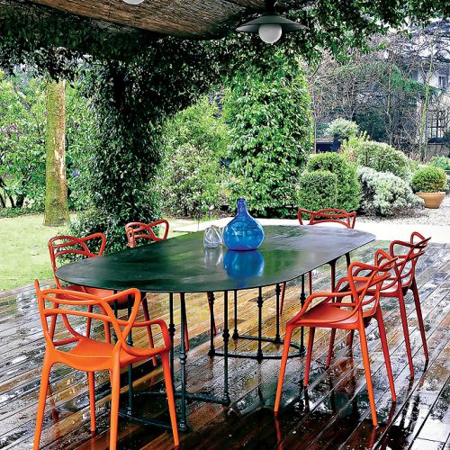 Dizajnerskie krzesła Philippe’a Starcka zrobione z polipropylenu mogą być w różnych kolorach: od białego,