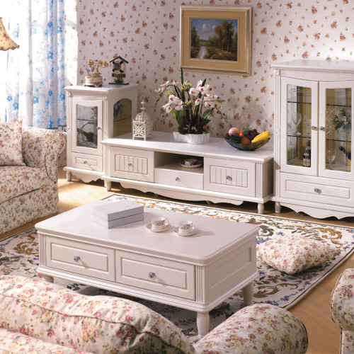 Dla miłośników stylu shabby chic oraz romantycznych wnętrz: ława księżniczka 820 od Bemondi.