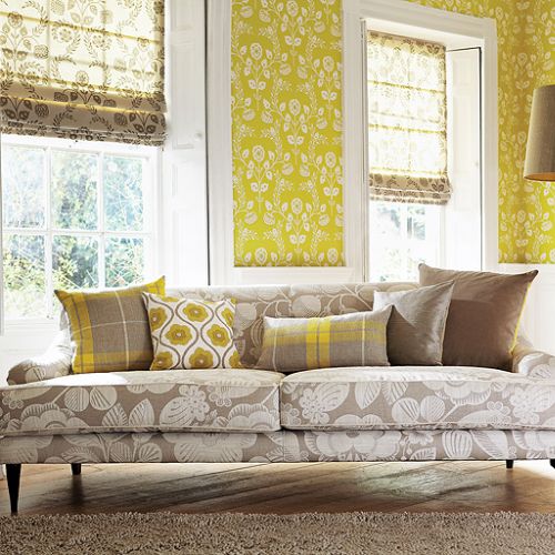 Dla tradycjonalistów - na kanapie tkanina Verena (356 zł/m) marki Harlequin. IMPRESJE HOME COLLECTION