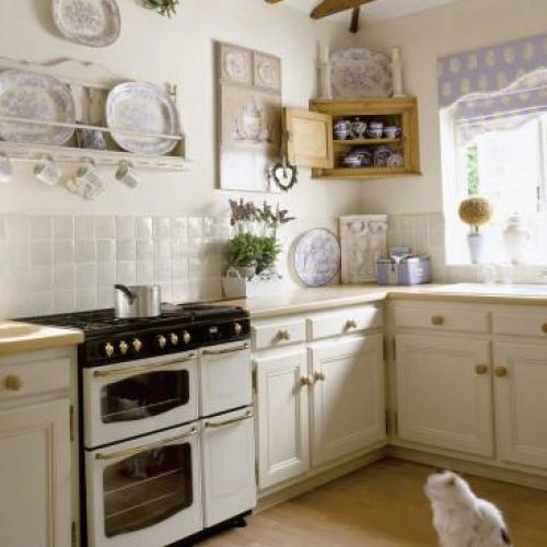 Do jasnej kuchni jak ulał pasuje zbierana latami kolekcja chińskiej porcelany.