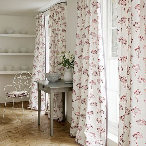 Do kompletu zasłony z tkaniny Alba linen marki Jane Churchill (394 zł/m). IMPRESJE HOME COLLECTION