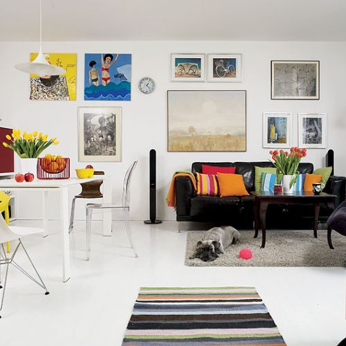 Do nostalgicznego kaszubskiego pejzażu Mariana Steca, aquaforty Piotra Wiatraka i zdjęć Izy Sitz Abramowicz włascicielka