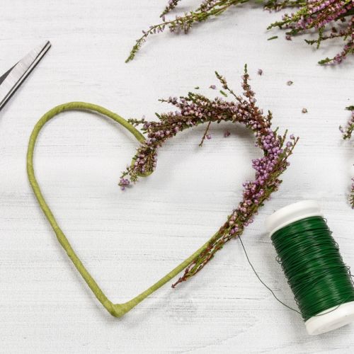 Jesienne dekoracje: serce z wrzosu