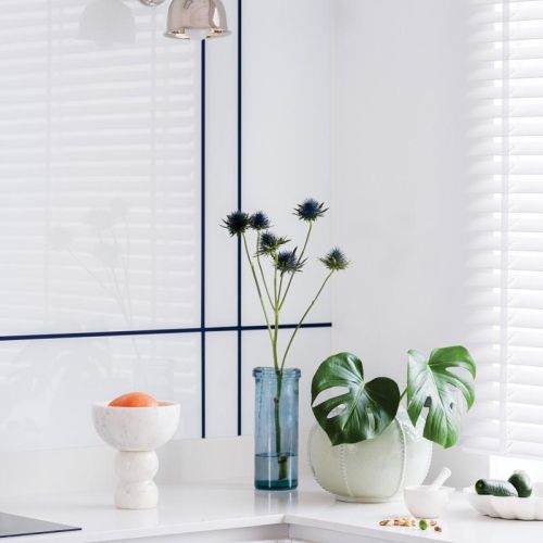 dekoracje w białej kuchni