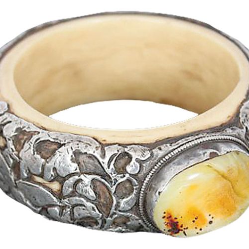 Dom Aukcyjny Apollo Antique. Bursztyn