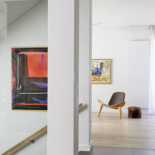 Dom jest z ducha skandynawski, choć trafiają się i egzotyczne akcenty.