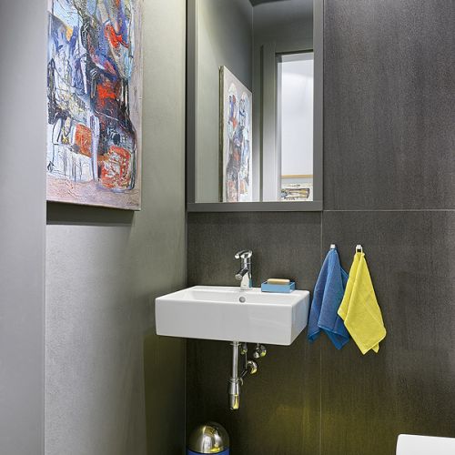 Dom jest z ducha skandynawski, choć trafiają się i egzotyczne akcenty.