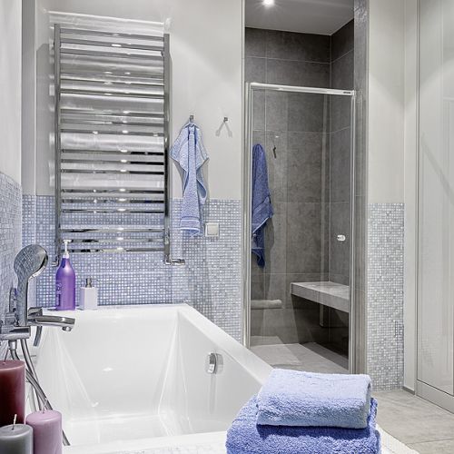 Dom jest z ducha skandynawski, choć trafiają się i egzotyczne akcenty.