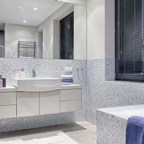 Dom jest z ducha skandynawski, choć trafiają się i egzotyczne akcenty.