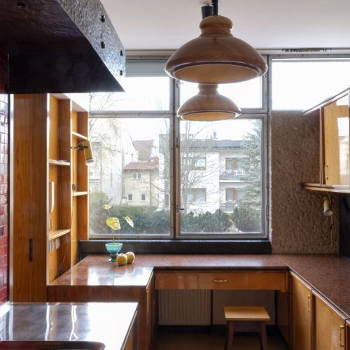 Wnętrza Domu Książków w Tarnowie modernistyczny wystrój kuchni