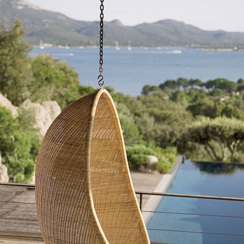 Dom na wzgórzu. Dom z basenem, dom nad morzem, drewno, beton, wnętrze nowoczesne, naturalne materiały, aranżacje