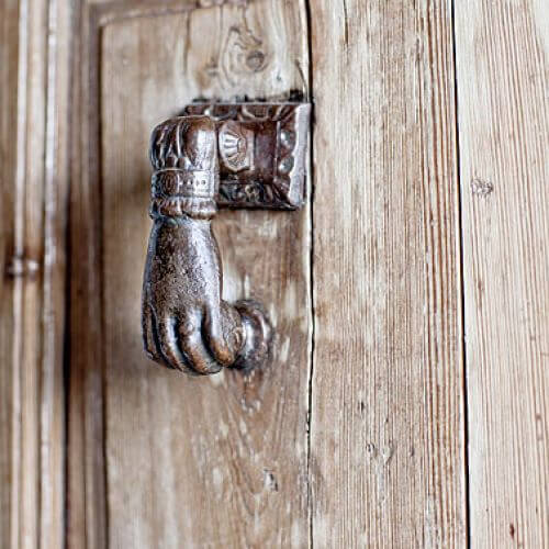 Dom odnowiony tradycyjnymi metodami przy użyciu kamieni, zaprawy i wapna.