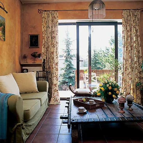 Dom urządzony pamiątkami, kolorami i inspiracjami z podróży.