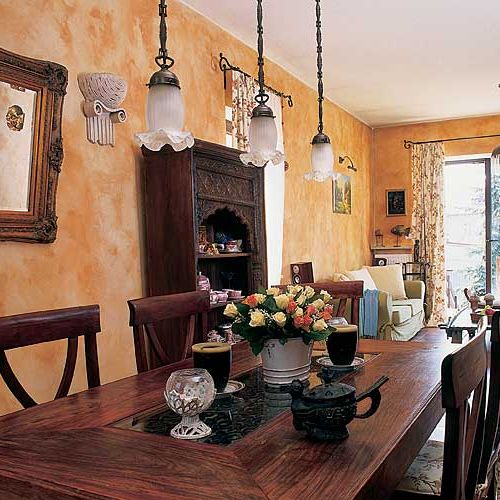 Dom urządzony pamiątkami, kolorami i inspiracjami z podróży.