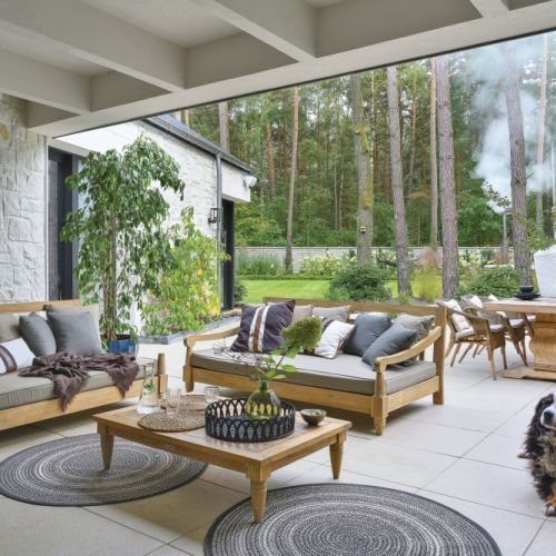 dom w stylu farmhouse taras