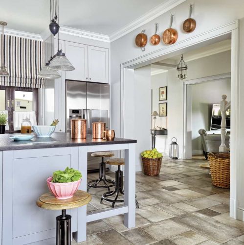 szara kuchnia w stylu francuskim