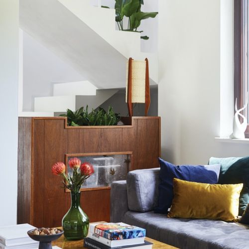 dom w stylu mid-century modern