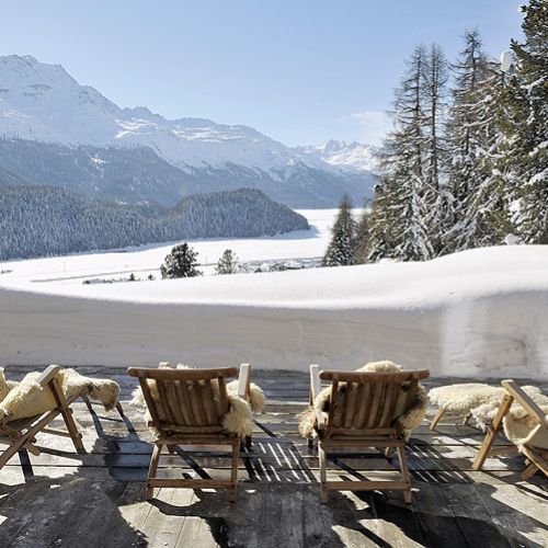 Dom z zewnątrz nie przypomina wystawnej rezydencji.