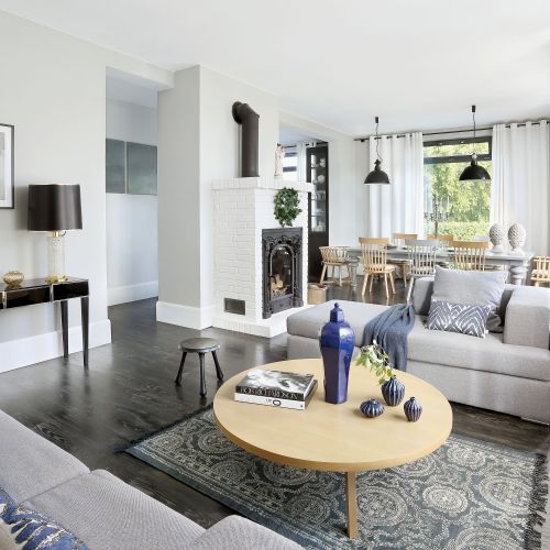 Kasia urządziła już cztery mieszkania, ale z tego domu jest szczególnie dumna, bo go wybudowała. Lubi klasyczne kolory i