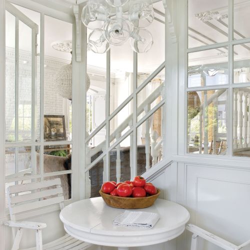 Ta hinduska willa pamięta niejedną metamorfozę: bywała restauracją, hodowano w niej szynszyle, później popadła w