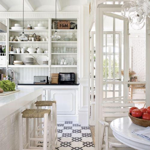 Ta hinduska willa pamięta niejedną metamorfozę: bywała restauracją, hodowano w niej szynszyle, później popadła w