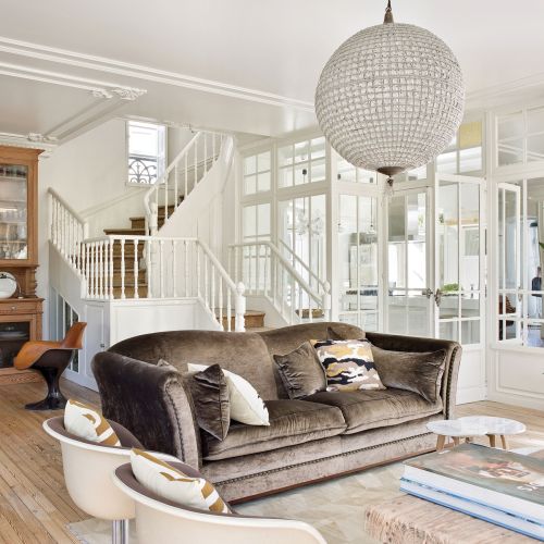 Ta hinduska willa pamięta niejedną metamorfozę: bywała restauracją, hodowano w niej szynszyle, później popadła w