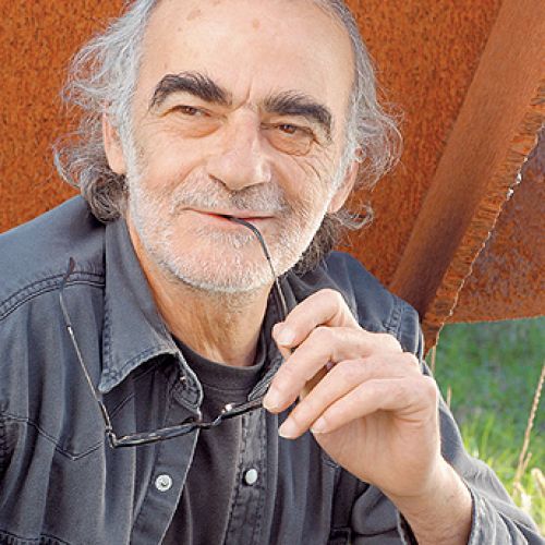 Kominki-rzeźby wykute z żelaza