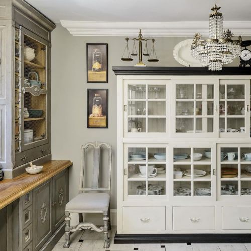 Szare wnętrza: dom z dobrą energią